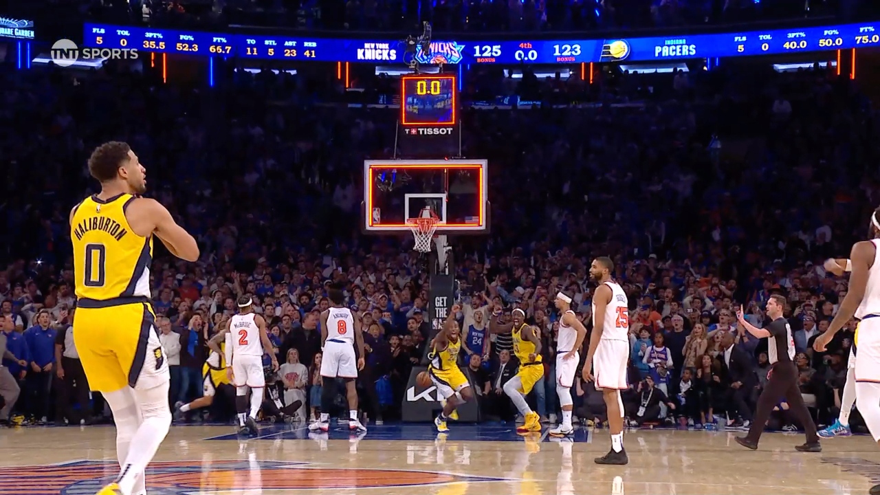 豪门对决！冰球上演世纪大战