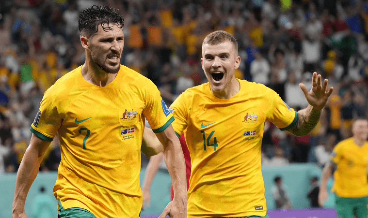 爱游戏官方入口-德国队险胜丹麦队，黄鸭组合刷新纪录