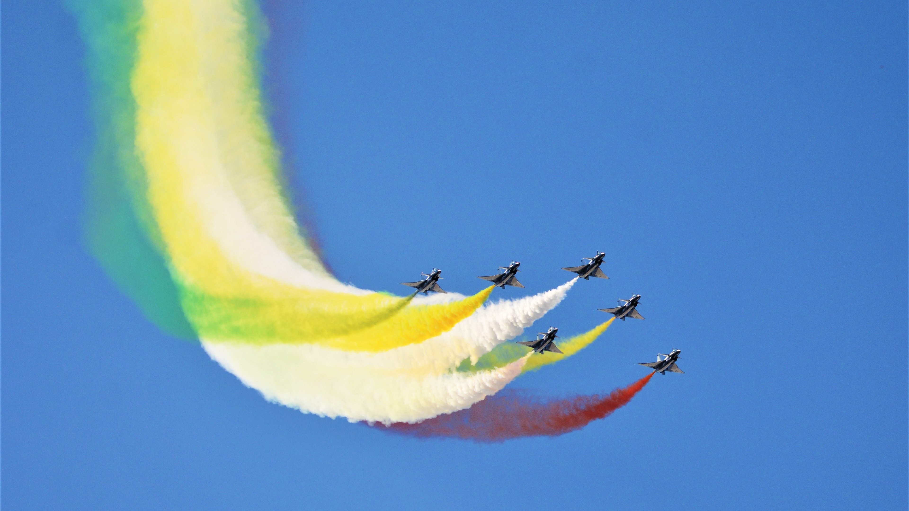 爱游戏娱乐-绿茵满分与地缘制霸，当姆巴佩遇见希腊的安哥拉棋局